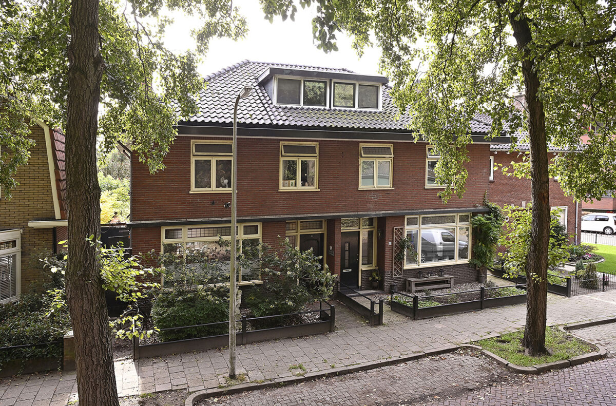 1_JBF7567-1