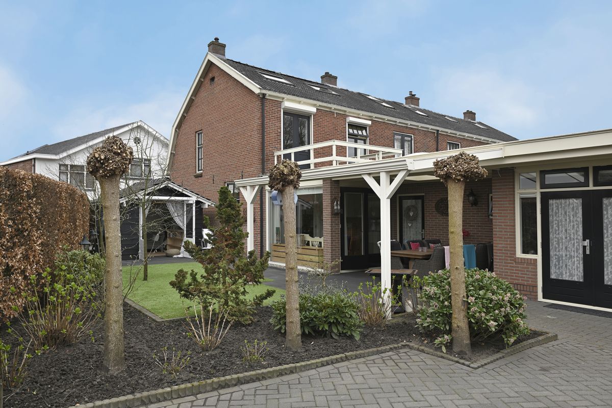 Ennekerdijk 27, Borne