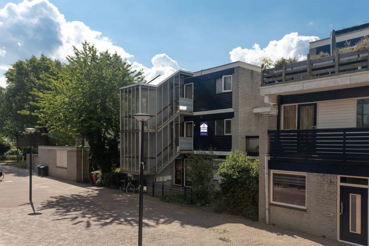 Pioenstraat 20, Enschede